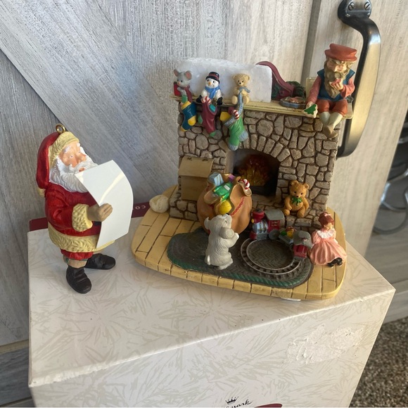 Hallmark Santas Favorite Stop Fireplace 1993 in Box 2 Signatures - Picture 5 of 9